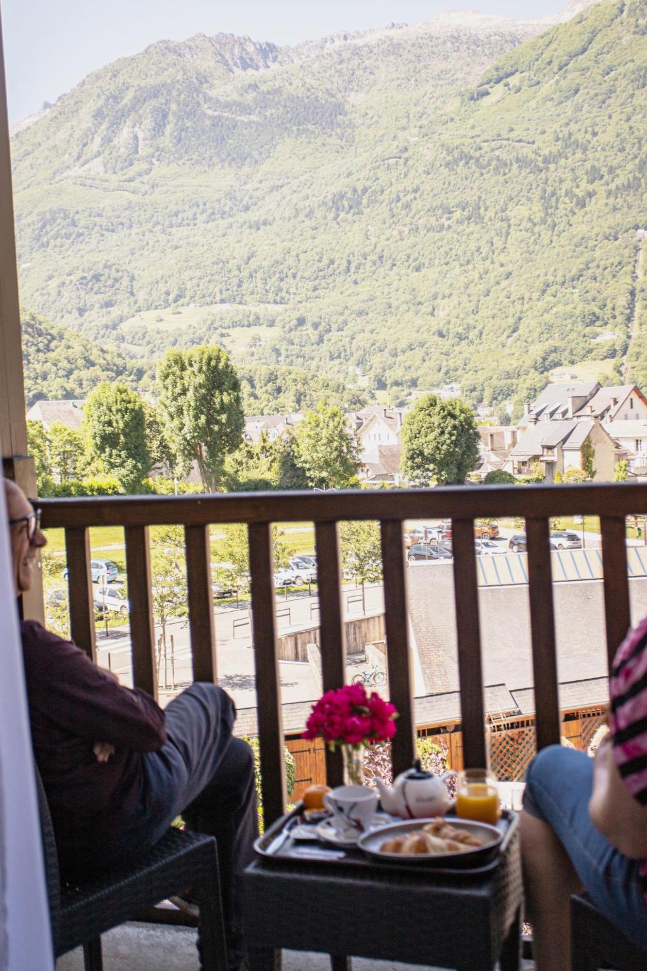 Hotel Le Montaigu Luz-Saint-Sauveur Bagian luar foto