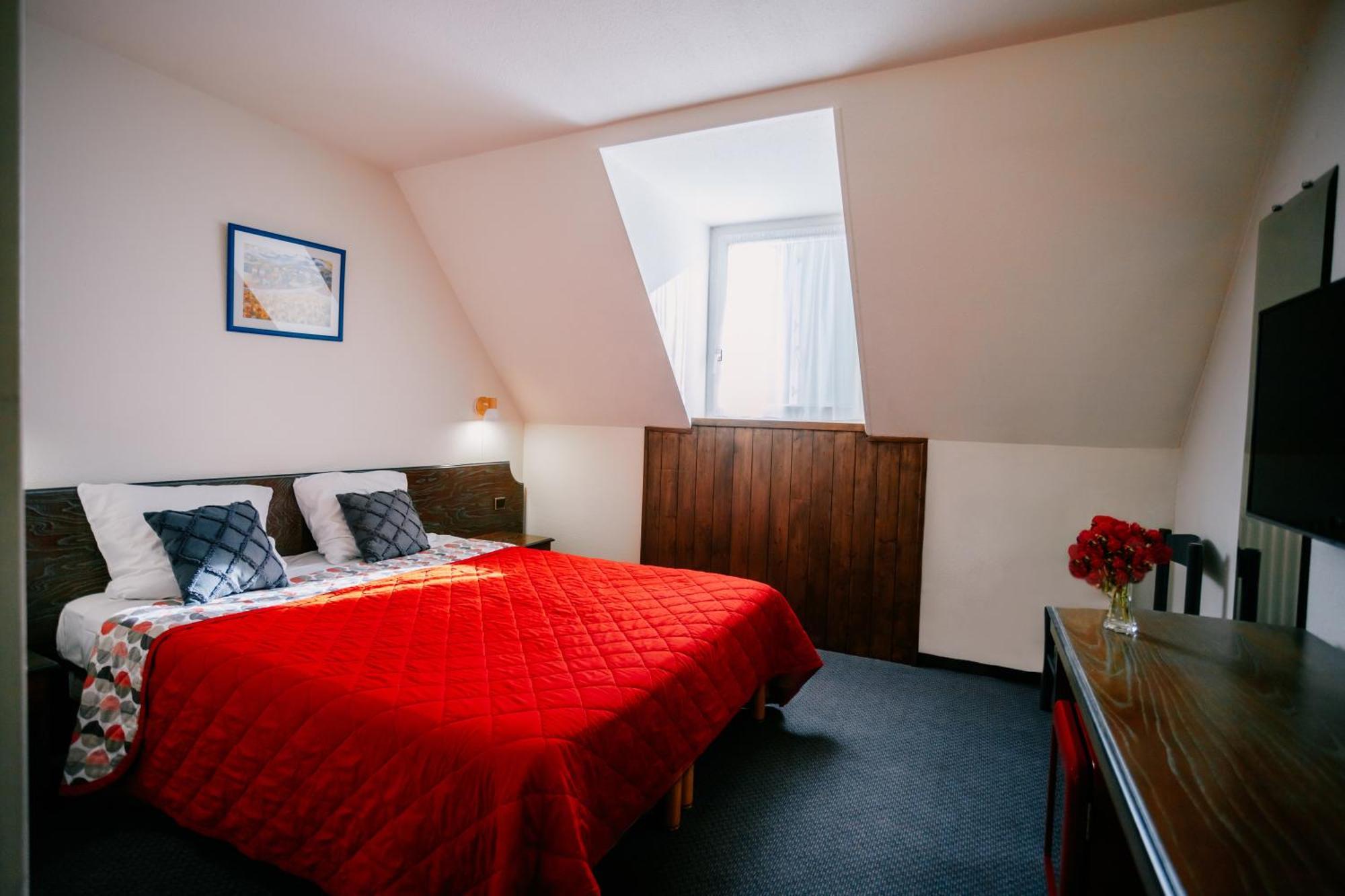 Hotel Le Montaigu Luz-Saint-Sauveur Bagian luar foto