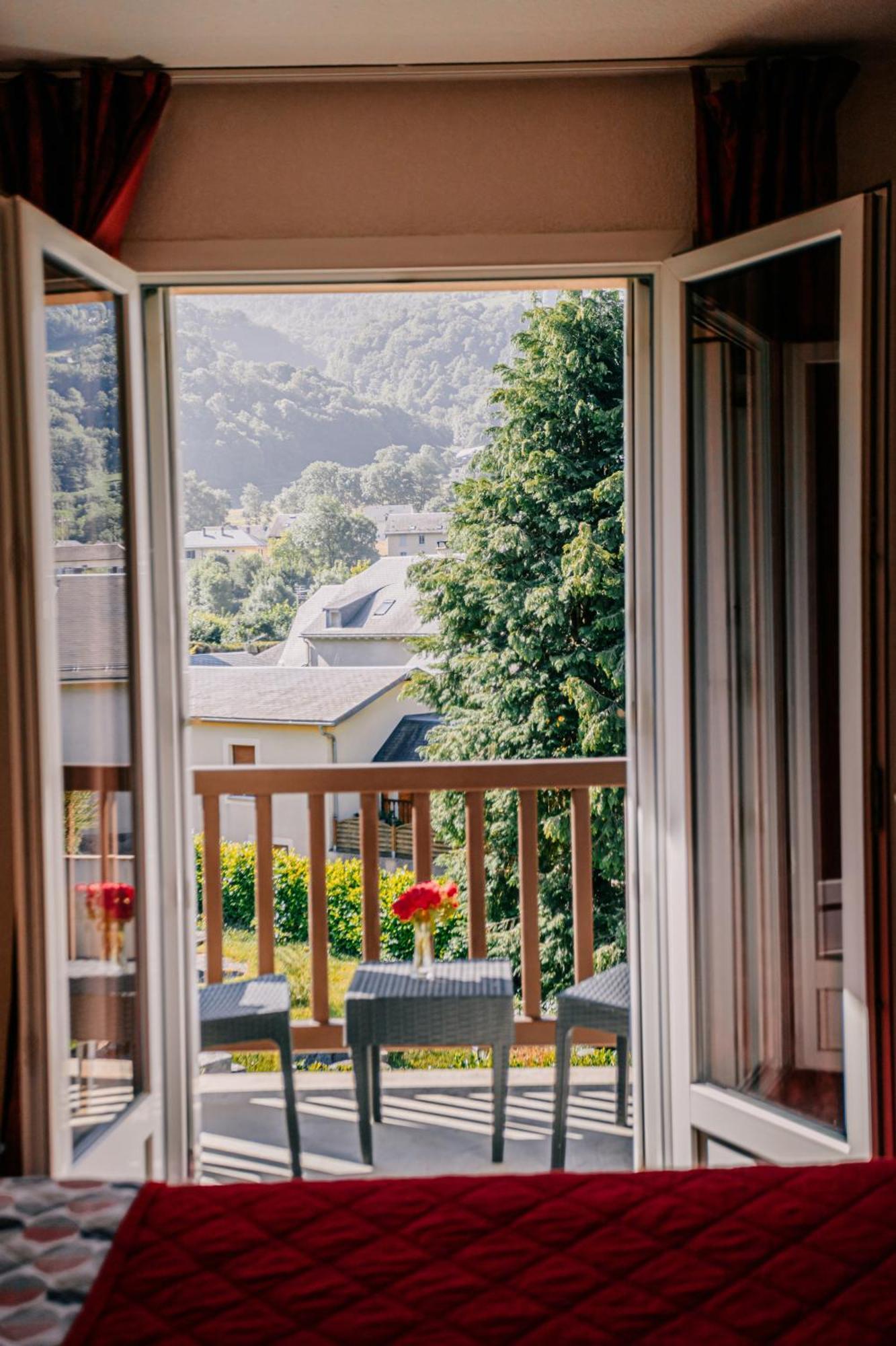 Hotel Le Montaigu Luz-Saint-Sauveur Bagian luar foto