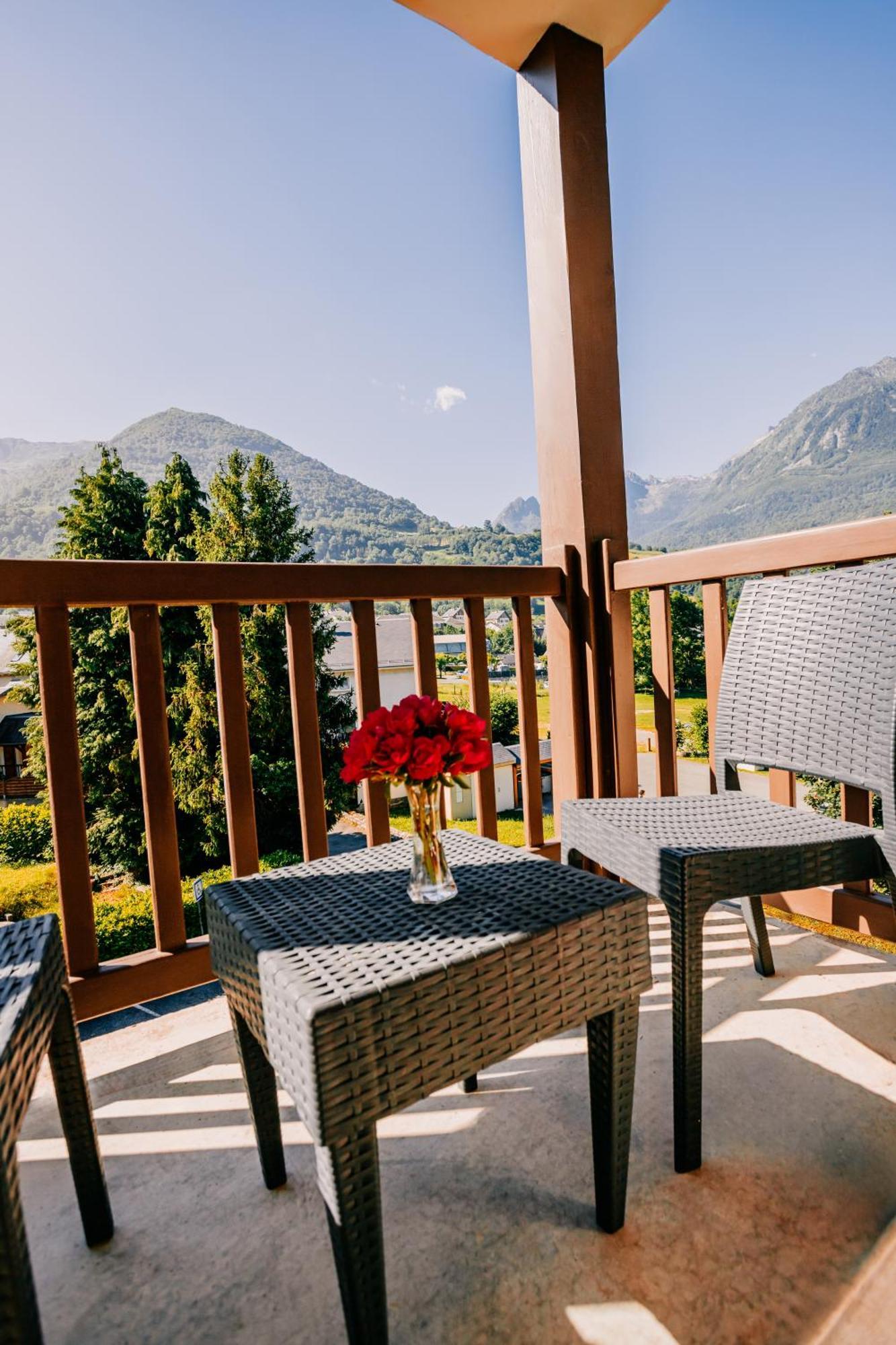 Hotel Le Montaigu Luz-Saint-Sauveur Bagian luar foto